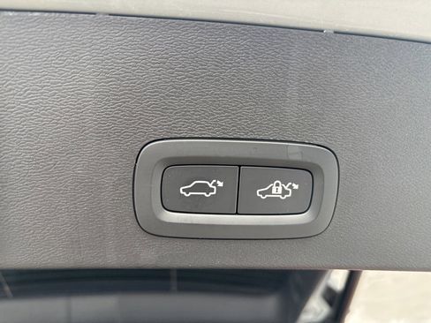 Certified 2025 Volvo XC40 B5 Plus image 46