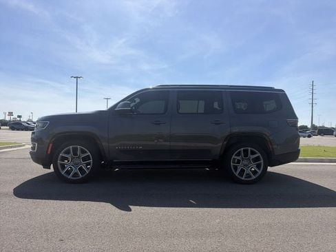 Used 2022 Jeep Wagoneer Series II AWD/4WD image 2