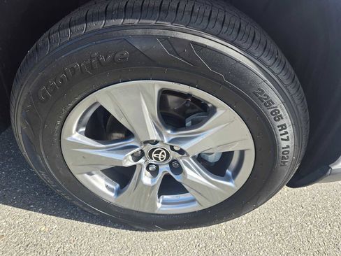 Used 2025 Toyota RAV4 XLE AWD/4WD image 9