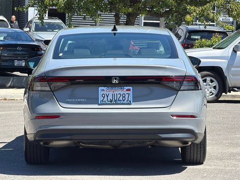 Certified 2025 Honda Accord SE image 5
