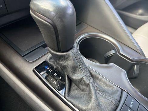 Used 2022 Toyota Camry SE FWD image 27