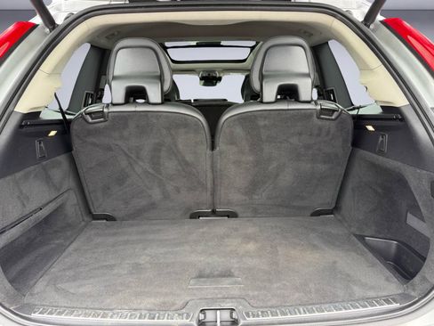Used 2016 Volvo XC90 T6 Momentum w/ Momentum Plus Package AWD/4WD image 8