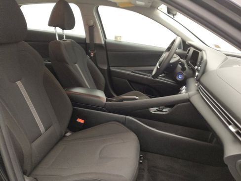 Used 2025 Hyundai Elantra SE FWD image 21
