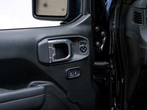 Used 2025 Jeep Wrangler Unlimited Rubicon w/ Technology Group image 66