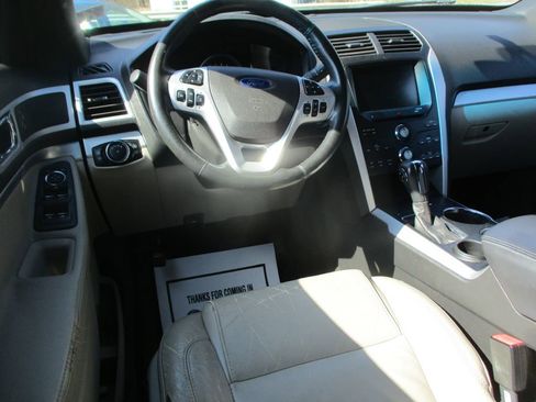 Used 2013 Ford Explorer XLT image 9