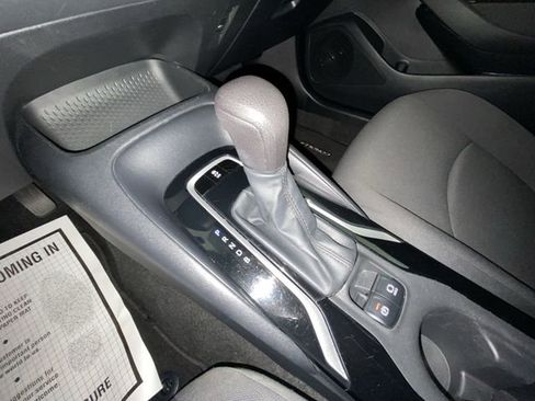 Used 2022 Toyota Corolla LE image 20