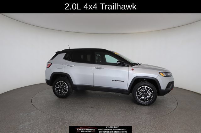 Used 2025 Jeep Compass Trailhawk AWD/4WD image 25
