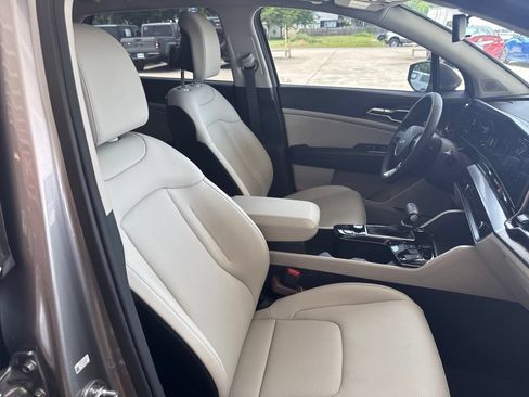 Used 2025 Kia Sportage EX w/ Premium Package FWD image 18