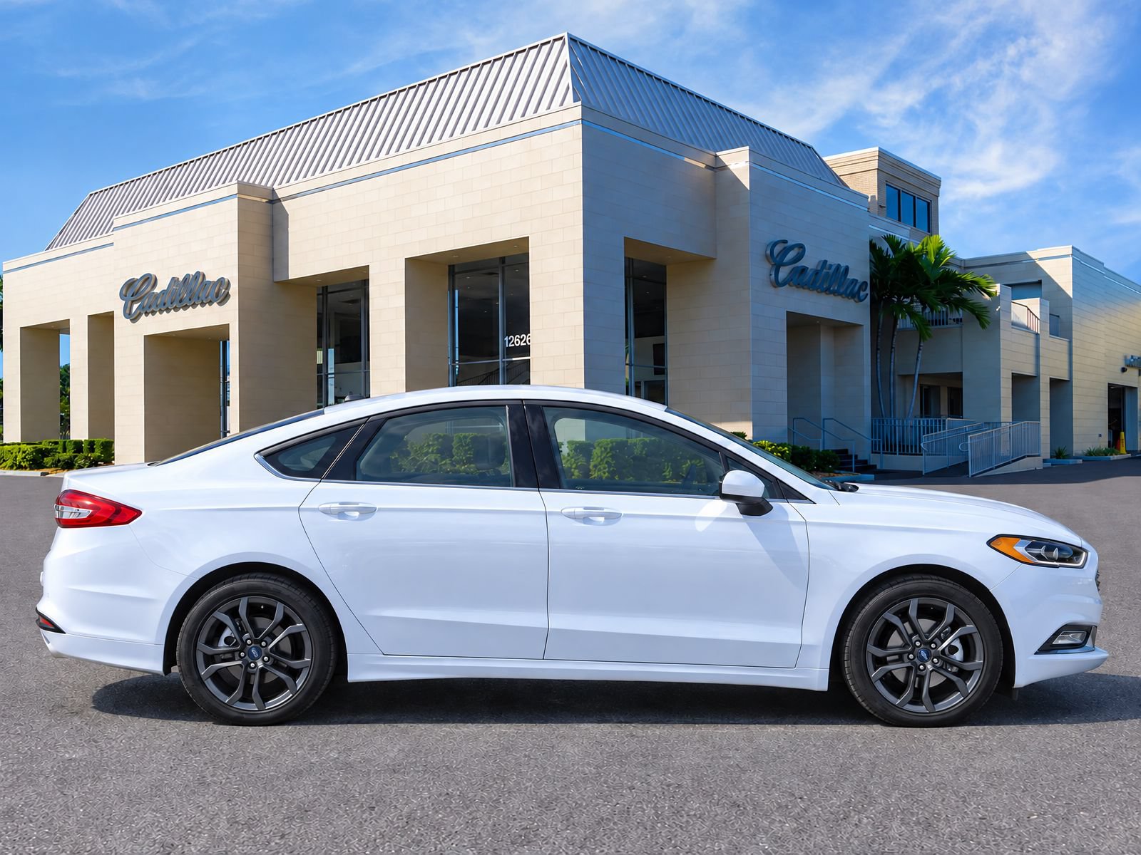 Used 2018 Ford Fusion SE w/ Equipment Group 201A FWD image 8