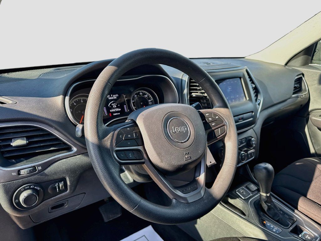 Used 2020 Jeep Cherokee Latitude FWD image 9