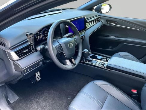 Used 2025 Toyota Camry XSE FWD image 18