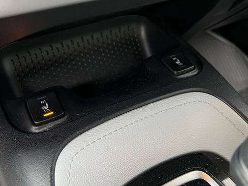 Used 2019 Toyota Corolla XSE image 18