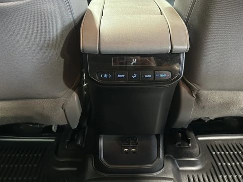 Used 2021 Toyota Highlander LE AWD/4WD image 22