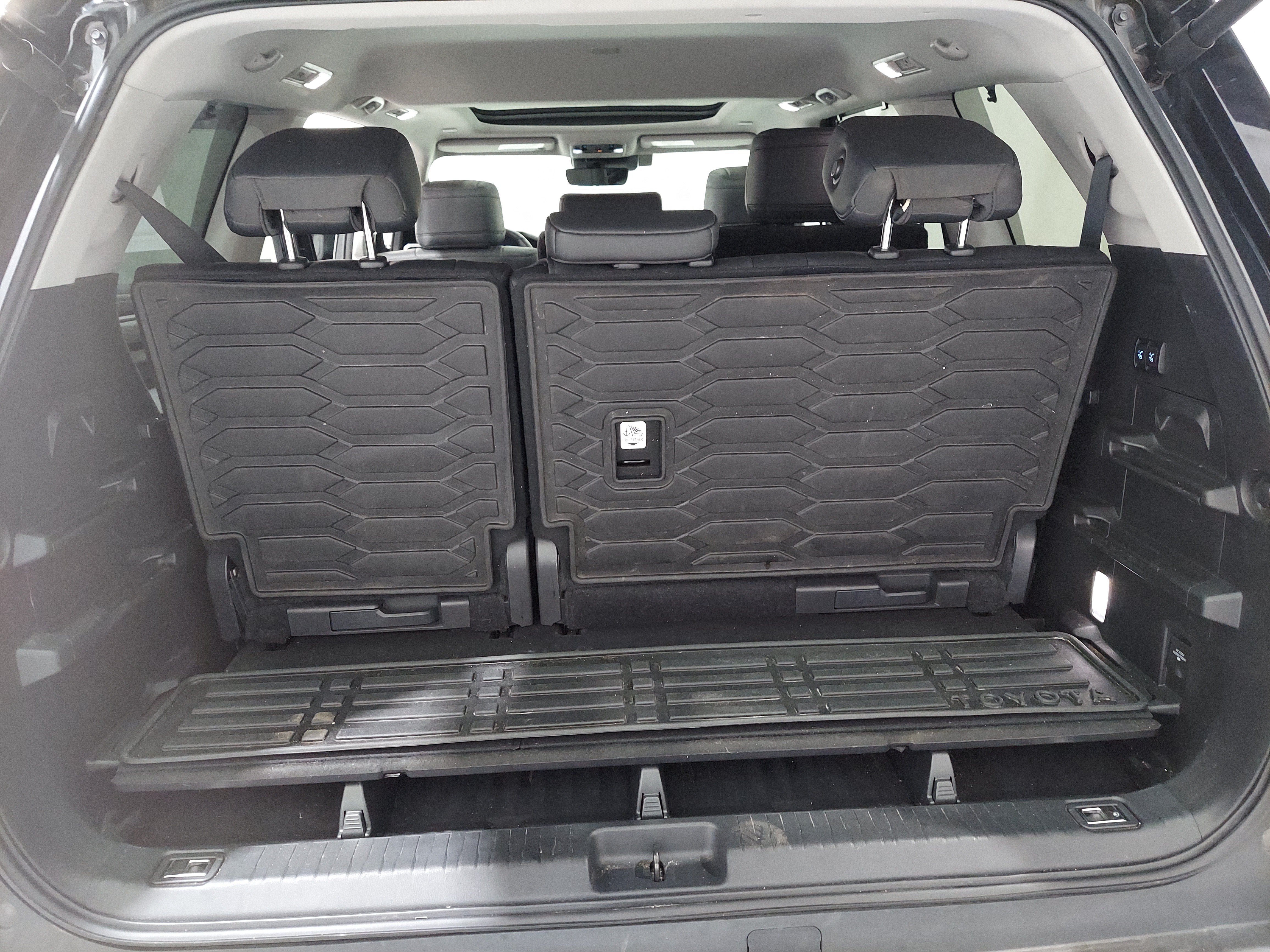 Used 2024 Toyota Sequoia Platinum AWD/4WD image 14