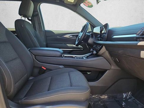 Used 2024 Chevrolet Traverse LT FWD image 20