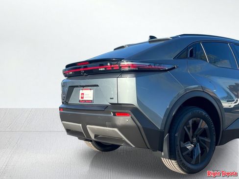 Used 2026 Toyota C-HR AWD/4WD image 12