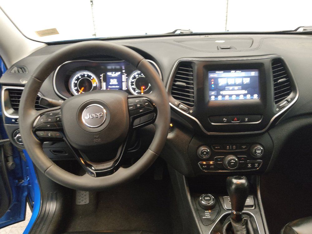 Used 2021 Jeep Cherokee Latitude Plus AWD/4WD image 22