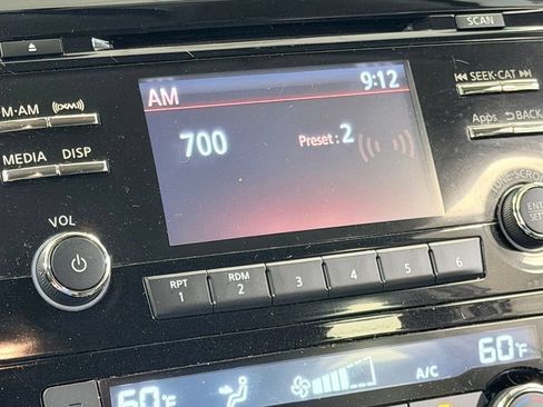 Used 2016 Nissan Rogue SV FWD image 46