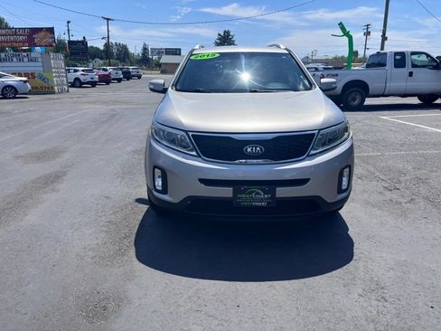 Used 2015 Kia Sorento LX FWD image 2