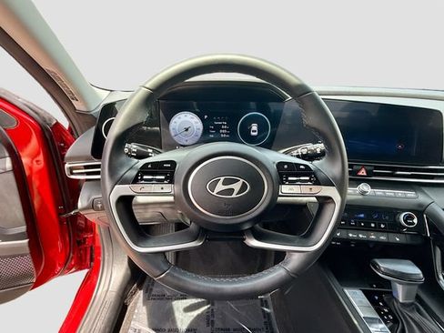 Certified 2025 Hyundai Elantra SEL FWD image 11