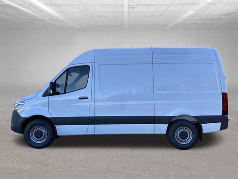 Used 2025 Mercedes-Benz Sprinter 2500 image 2