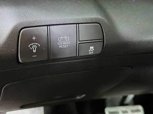 Certified 2025 Hyundai Elantra SEL FWD image 13