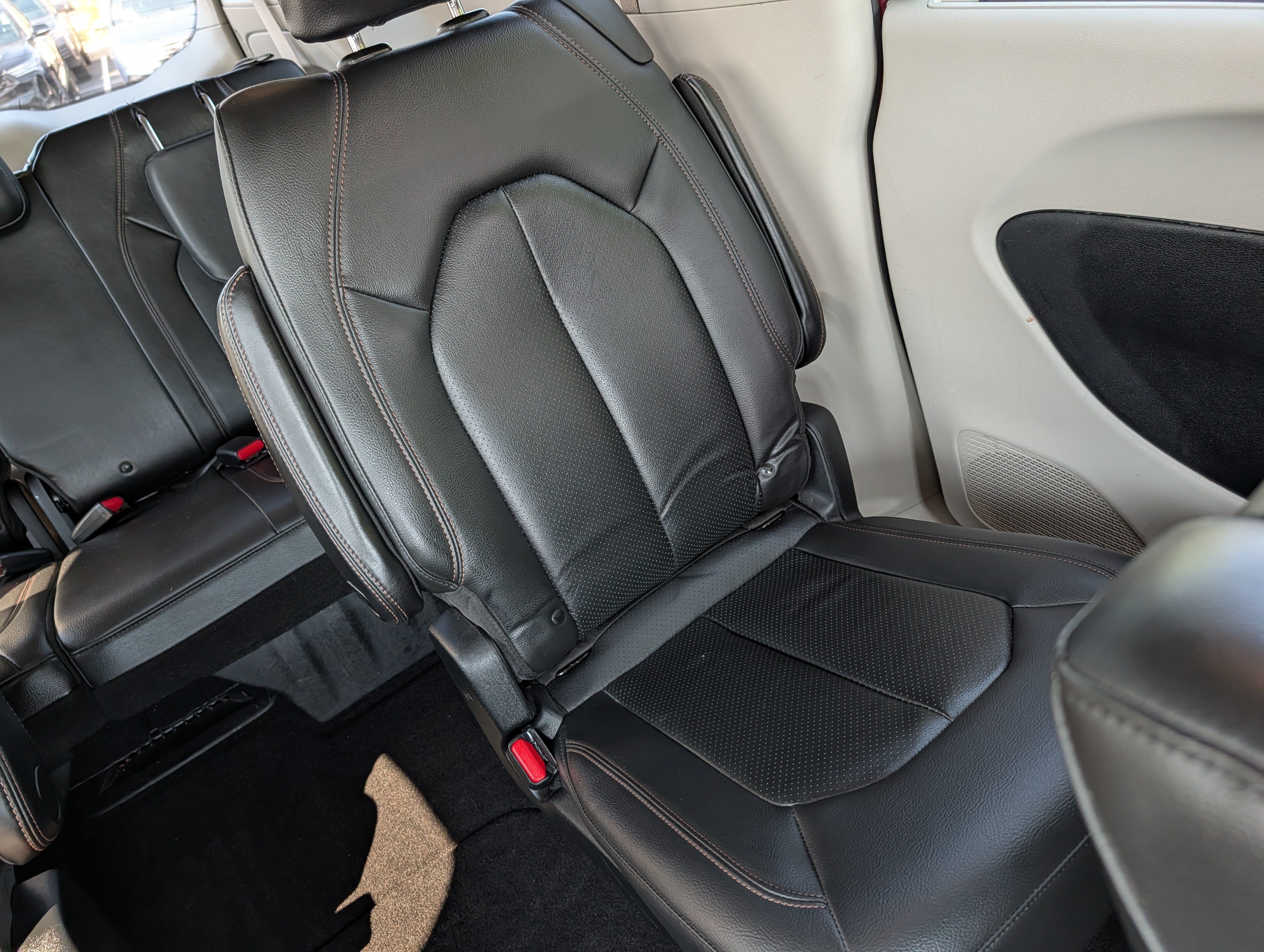 Used 2020 Chrysler Pacifica Touring-L Plus FWD image 14