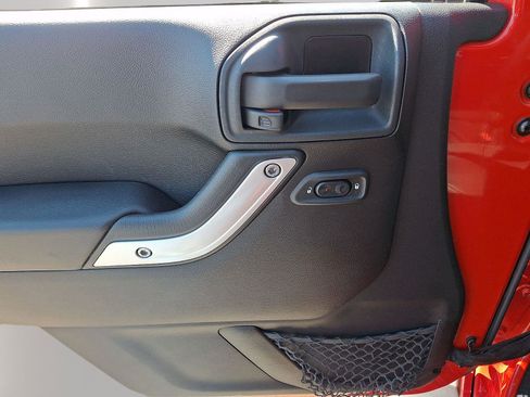 Used 2015 Jeep Wrangler Unlimited Rubicon w/ Connectivity Group image 22