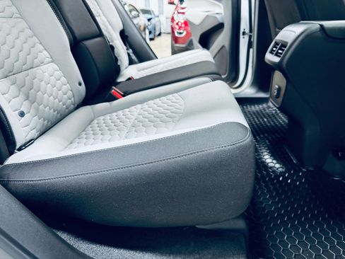 Used 2020 Chevrolet Equinox LS w/ LS Convenience Package image 36