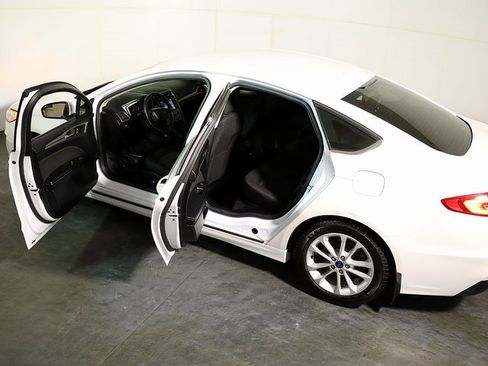 Used 2019 Ford Fusion SE image 5