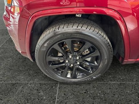 Used 2019 Jeep Grand Cherokee Altitude AWD/4WD image 27