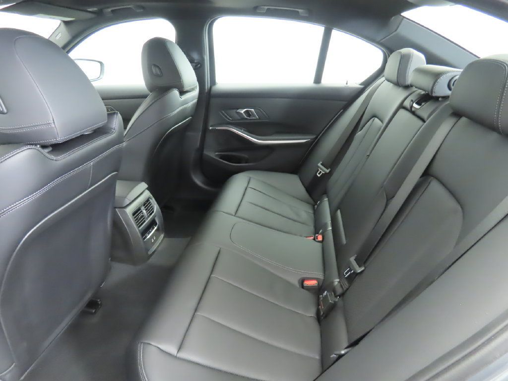 Used 2026 BMW 330i Sedan w/ Convenience Package RWD image 21