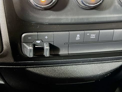 Used 2017 RAM 2500 Tradesman w/ Power & Remote Entry Group RWD image 31