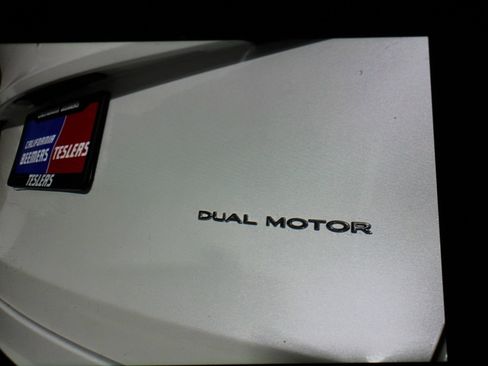 Used 2021 Tesla Model Y Long Range image 10