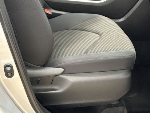 Used 2025 Toyota Highlander LE FWD image 32