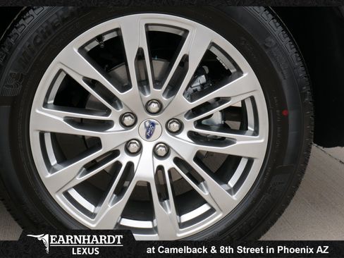 Used 2026 Ford Explorer Platinum RWD image 17