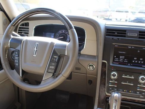 Used 2015 Lincoln Navigator 2WD image 15
