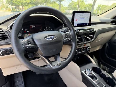 Used 2020 Ford Escape SE FWD image 15