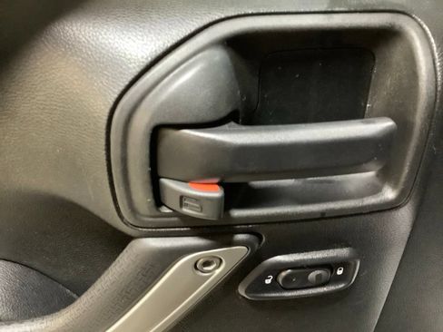 Used 2018 Jeep Wrangler Unlimited Rubicon w/ Connectivity Group AWD/4WD image 21