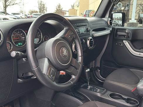 Used 2017 Jeep Wrangler Sahara image 16