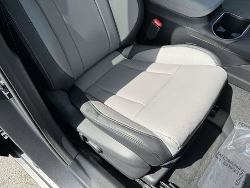 Certified 2025 Subaru Outback Limited XT AWD/4WD image 9