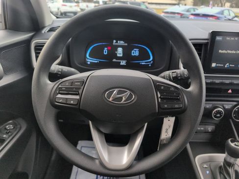 Certified 2023 Hyundai Venue SE image 17