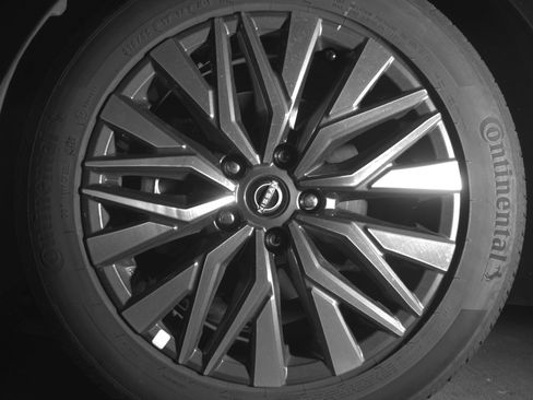 Used 2025 Nissan Altima 2.5 SV FWD image 12