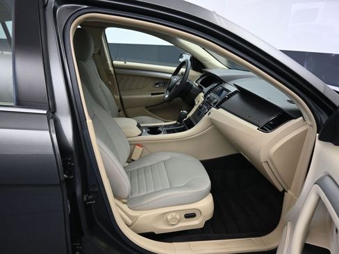 Used 2017 Ford Taurus SE image 37