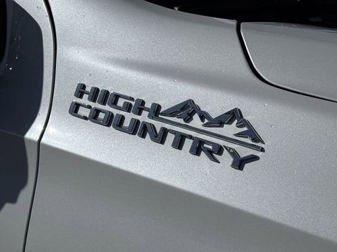 Certified 2023 Chevrolet Suburban High Country AWD/4WD image 32