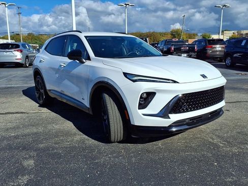 Certified 2025 Buick Envision Sport Touring image 29