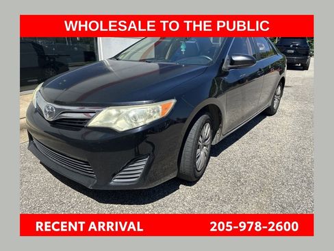Used 2014 Toyota Camry LE FWD image 1
