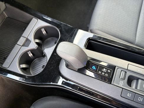 Used 2025 Toyota Prius LE image 39