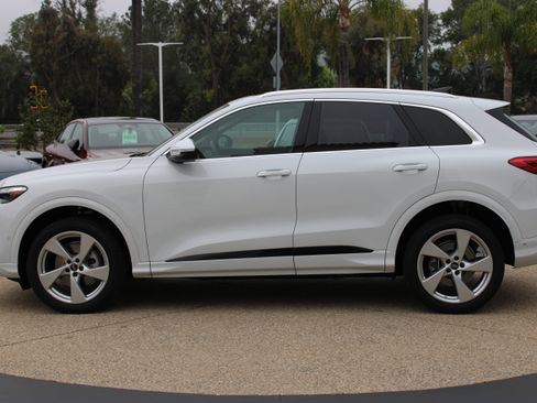 Certified 2025 Audi Q5 Premium Plus w/ Premium Plus AWD/4WD image 2