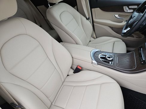 Used 2019 Mercedes-Benz GLC 300 4MATIC image 13